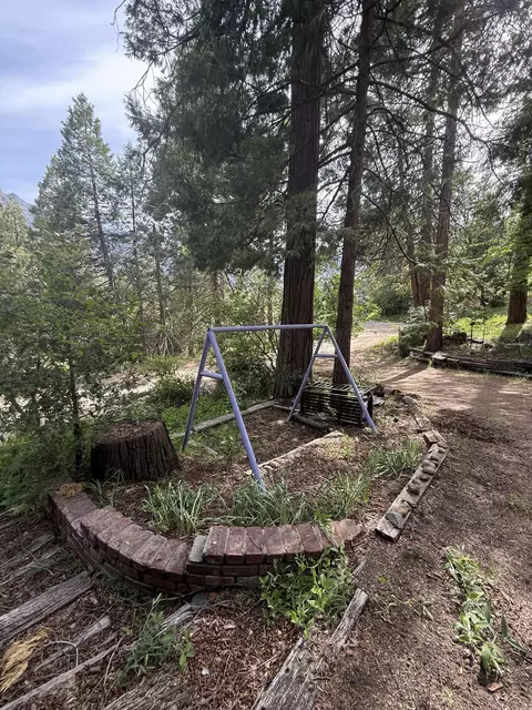 Exterior - 1883 James Dr, Springville, CA 93265 photo 14 of 16