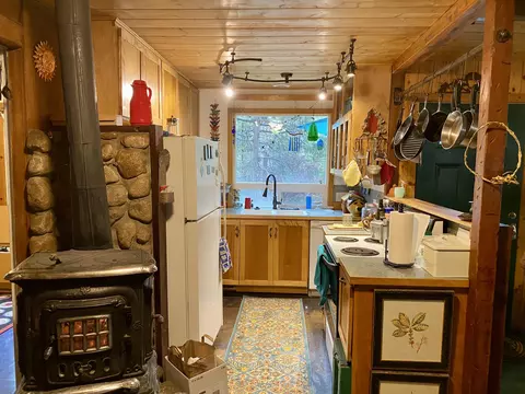 Kitchen - 1883 James Dr, Springville, CA 93265 photo 2 of 4