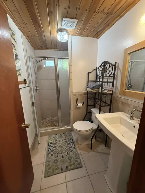 Bath - 1883 James Dr, Springville, CA 93265 photo 1 of 8