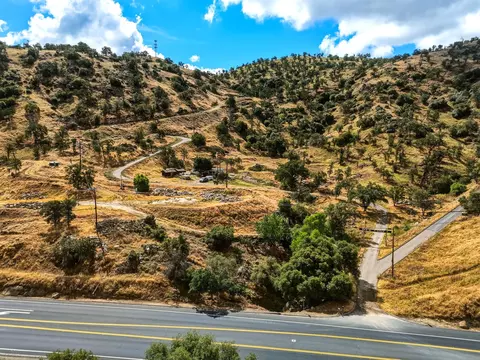 34455 N Sierra Dr, Lemon Cove, CA 93244