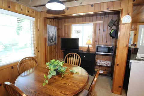 Dining - 496 Trails End, Springville, CA 93265 photo 2 of 3