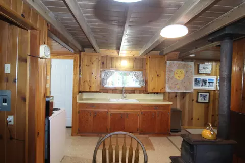Kitchen - 496 Trails End, Springville, CA 93265 photo 2 of 4