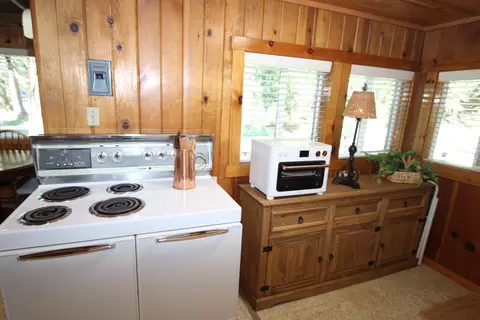 Kitchen - 496 Trails End, Springville, CA 93265 photo 3 of 4