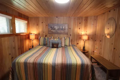 Bedroom - 496 Trails End, Springville, CA 93265 photo 3 of 8