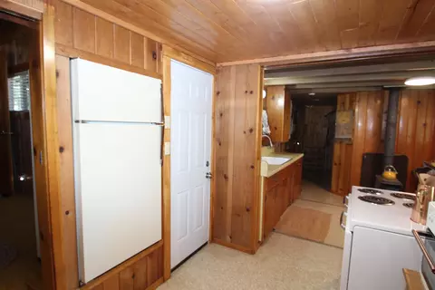 Kitchen - 496 Trails End, Springville, CA 93265 photo 4 of 4