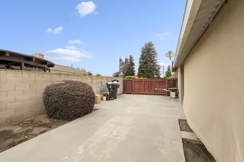 Exterior - 131 E Gail Ave, Tulare, CA 93274 photo 9 of 13