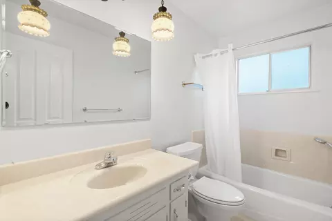 Bath - 131 E Gail Ave, Tulare, CA 93274 photo 1 of 2