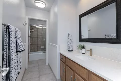 Bath - 1809 Evergreen Ct, Visalia, CA 93292 photo 1 of 4