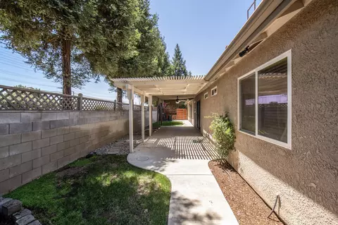 Exterior - 1809 Evergreen Ct, Visalia, CA 93292 photo 8 of 9