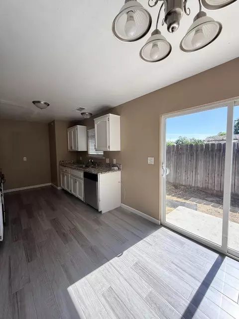 613 Follett St, Lemoore, CA 93245 photo 2
