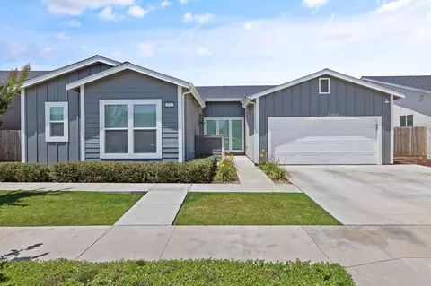 3733 N Clay St, Visalia, CA 93291
