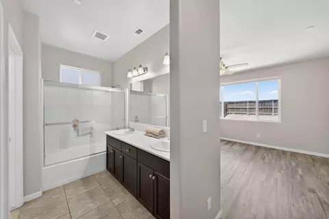 Entry Way - 3272 Spring Sails Ave, Tulare, CA 93274 photo 5 of 8