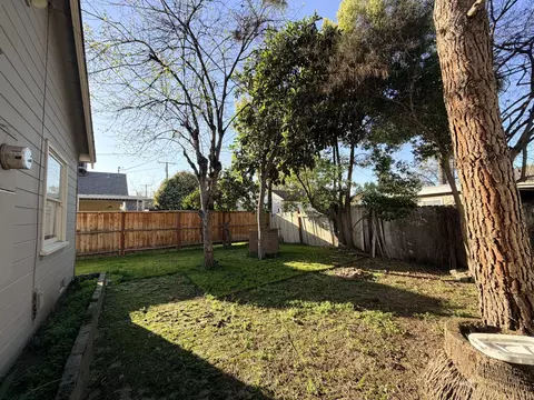 Exterior - 1072 E Sycamore Ave E, Tulare, CA 93274 photo 8 of 11