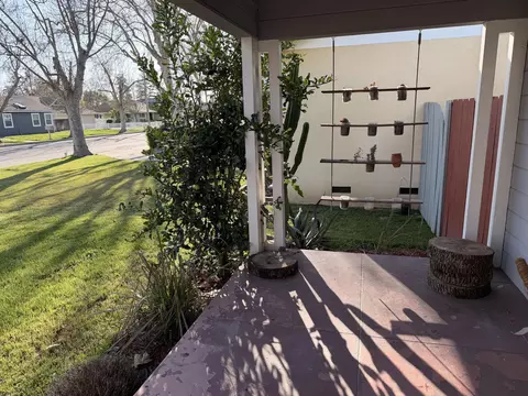 Exterior - 1072 E Sycamore Ave E, Tulare, CA 93274 photo 4 of 11
