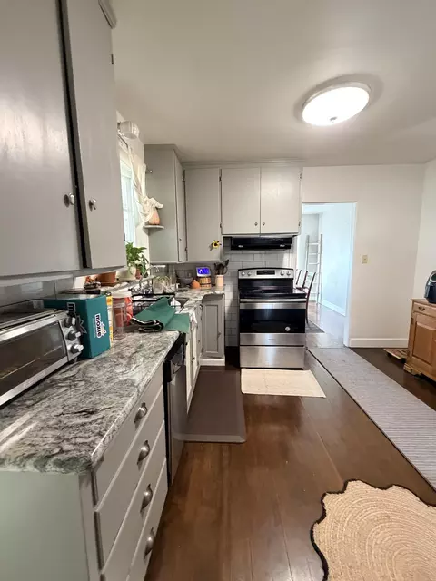 Kitchen - 1072 E Sycamore Ave E, Tulare, CA 93274 photo 1 of 3