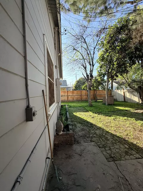 Exterior - 1072 E Sycamore Ave E, Tulare, CA 93274 photo 9 of 11