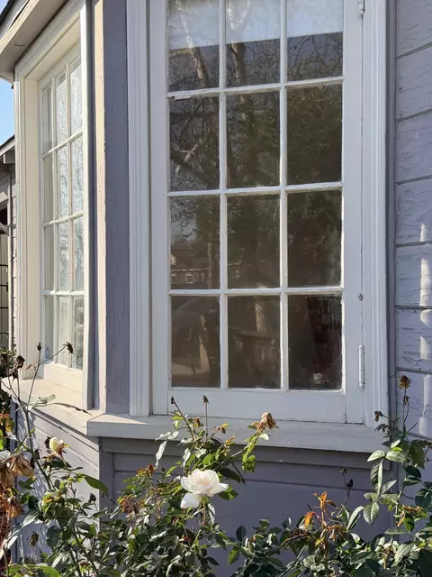 Exterior - 1072 E Sycamore Ave E, Tulare, CA 93274 photo 2 of 11