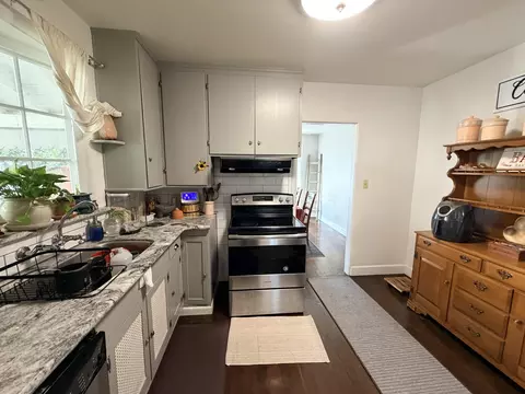 Kitchen - 1072 E Sycamore Ave E, Tulare, CA 93274 photo 3 of 3