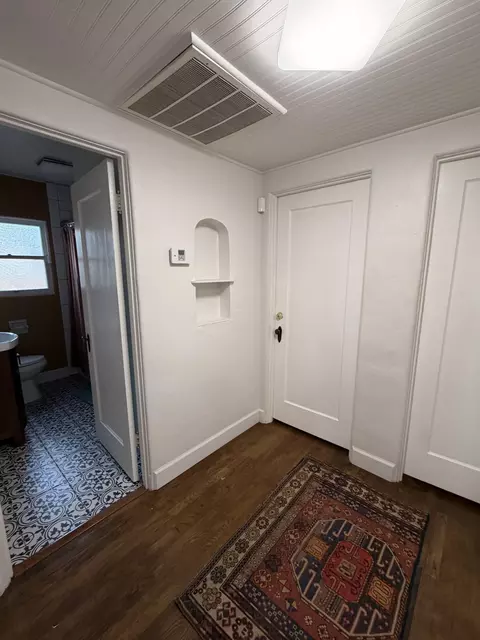 Entry Way - 1072 E Sycamore Ave E, Tulare, CA 93274 photo 4 of 5