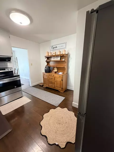 Kitchen - 1072 E Sycamore Ave E, Tulare, CA 93274 photo 2 of 3