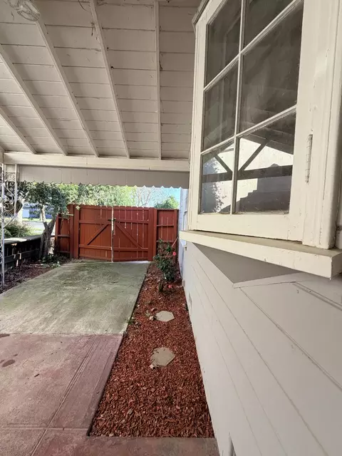 Exterior - 1072 E Sycamore Ave E, Tulare, CA 93274 photo 10 of 11