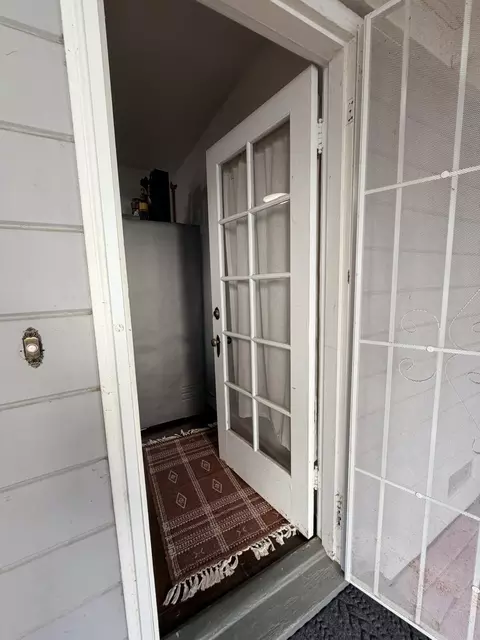 Entry Way - 1072 E Sycamore Ave E, Tulare, CA 93274 photo 5 of 5