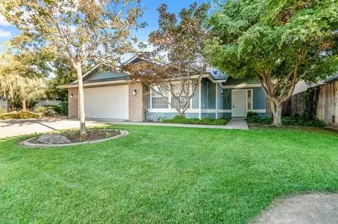 5833 W Paradise Ave, Visalia, CA 93277