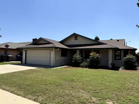 1923 E Sandalwood Ave, Tulare, CA 93274