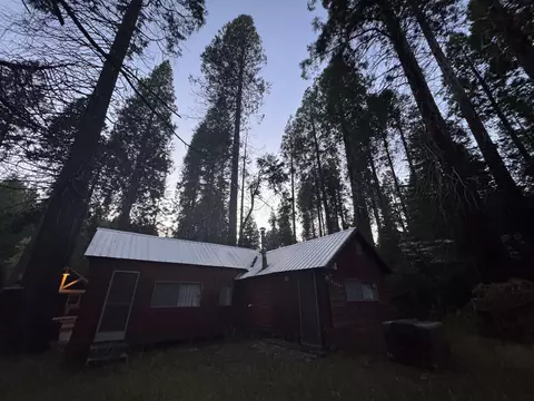 57989 Red Bud Ln, Badger, CA 93603
