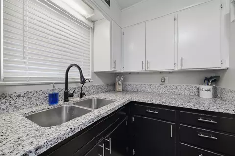 Kitchen - 119 Bryant Ct, Exeter, CA 93221 photo 5 of 5