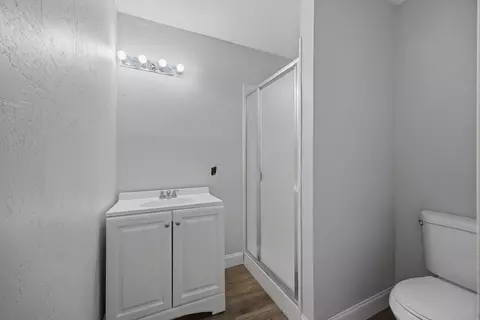 Bath - 119 Bryant Ct, Exeter, CA 93221 photo 2 of 2