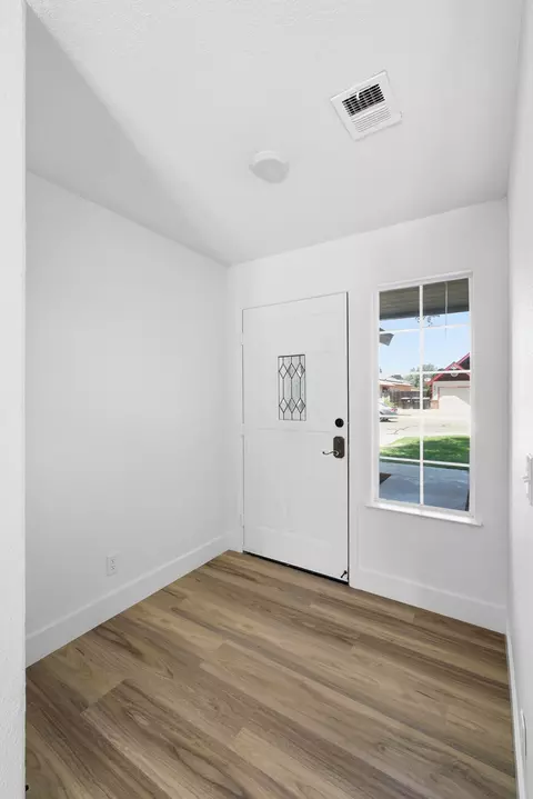 Entry Way - 1345 E Vine Ct, Visalia, CA 93292 photo 1 of 2