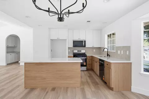 Kitchen - 1345 E Vine Ct, Visalia, CA 93292 photo 1 of 4