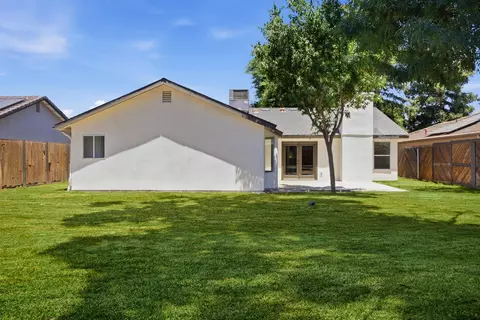 Exterior - 1345 E Vine Ct, Visalia, CA 93292 photo 7 of 8