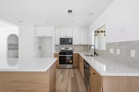 Kitchen - 1345 E Vine Ct, Visalia, CA 93292 photo 2 of 4