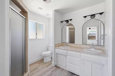 Bath - 1345 E Vine Ct, Visalia, CA 93292 photo 2 of 3
