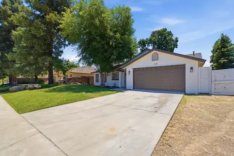 Exterior - 1345 E Vine Ct, Visalia, CA 93292 photo 2 of 8