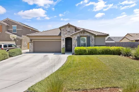 3214 N Hall Ct, Visalia, CA 93291