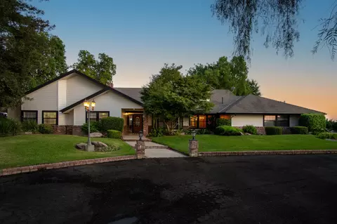 1068 E Waddell St, Lindsay, CA 93247