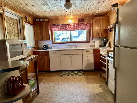 Kitchen - 498 Brook Dr, Springville, CA 93265 photo 3 of 3