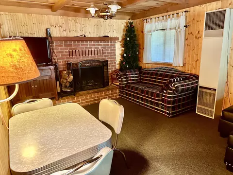 Living - 498 Brook Dr, Springville, CA 93265 photo 2 of 3