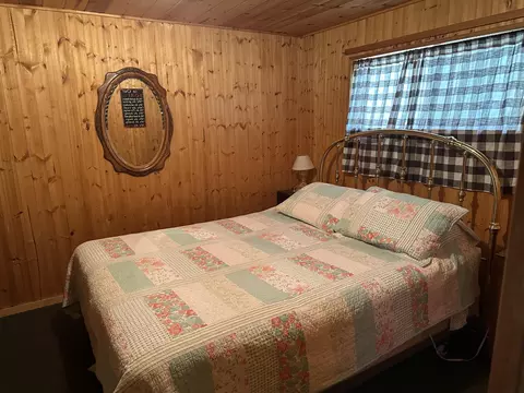 Bedroom - 498 Brook Dr, Springville, CA 93265 photo 1 of 3