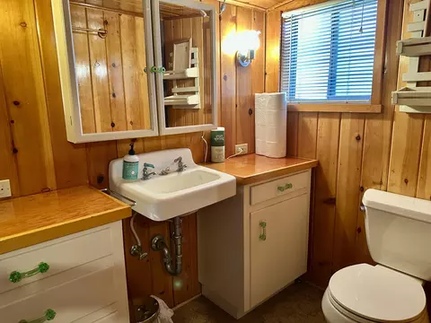 Bath - 498 Brook Dr, Springville, CA 93265 photo 1 of 3