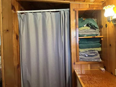 Bath - 498 Brook Dr, Springville, CA 93265 photo 2 of 3