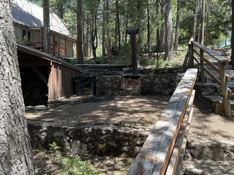Exterior - 498 Brook Dr, Springville, CA 93265 photo 4 of 9