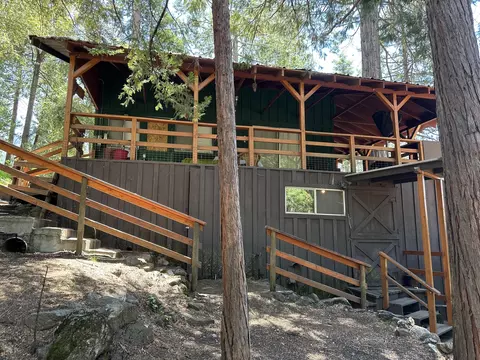 498 Brook Dr, Springville, CA 93265