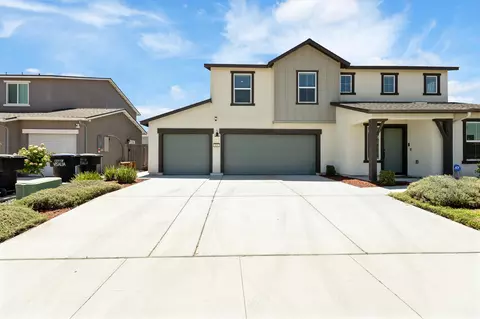 Exterior - 935 E Cameron Ave, Visalia, CA 93292 photo 3 of 15