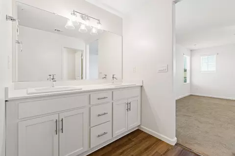 Entry Way - 935 E Cameron Ave, Visalia, CA 93292 photo 8 of 9