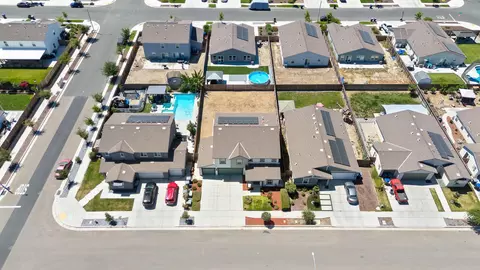 View/Area - 935 E Cameron Ave, Visalia, CA 93292 photo 2 of 4