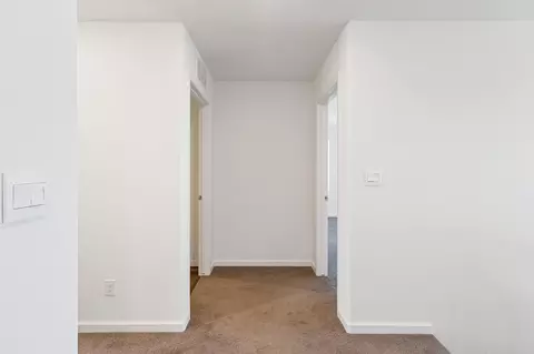 Entry Way - 935 E Cameron Ave, Visalia, CA 93292 photo 7 of 9